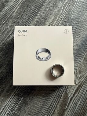 Oura Ring 4 Silver - Size 8 plus 10 pack silicone ring covers
